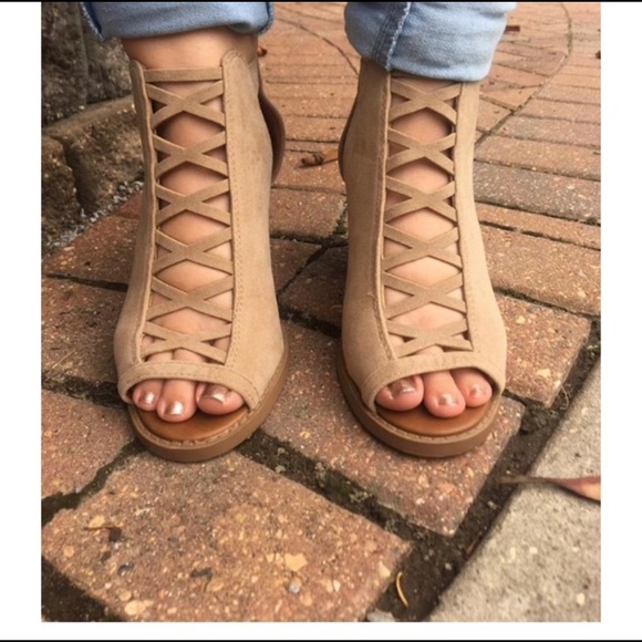 Taupe Open Toe Booties Boots Shoes with Criss Cross & 3 inch Stack Heel 8M - Picture 3 of 12